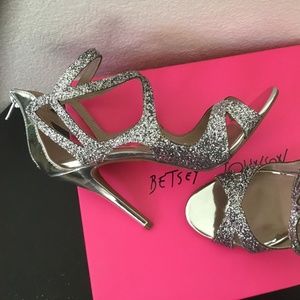 Betsy Johnson Fancy Sparkly Silver Heels!!